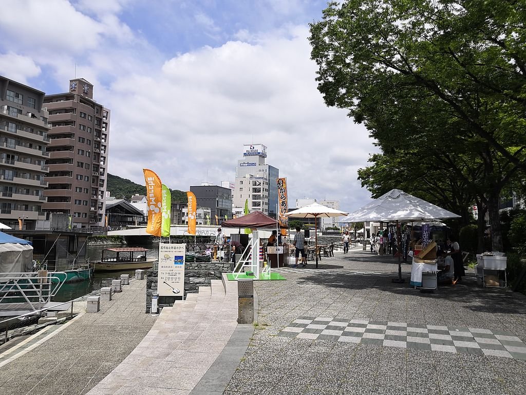 🏞️ 신마치강 수변 공원 (신마치가와 미즈기와코엔) 이미지 4